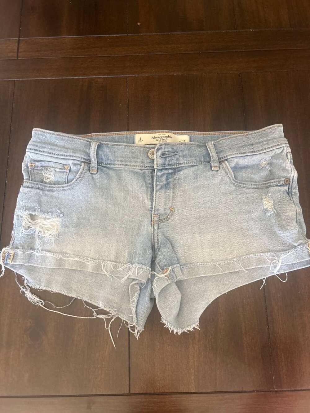 Abercrombie & Fitch Womens Distressed Light Wash Denim Shorts W27 Frayed Hem - Picture 1 of 10